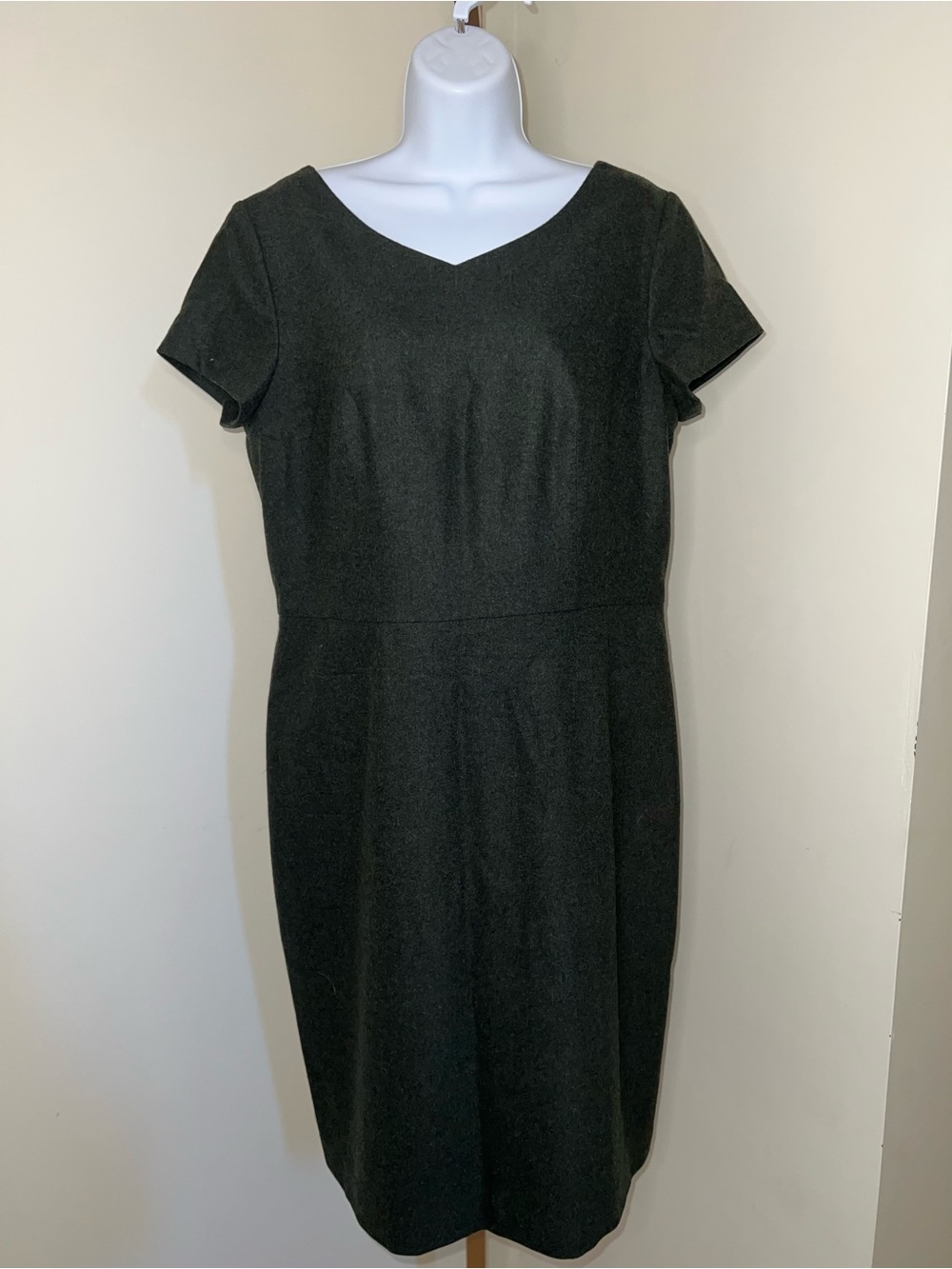 Talbots Wool/Cashmere Blend Midi Length Sheath Dress in Green Size 12